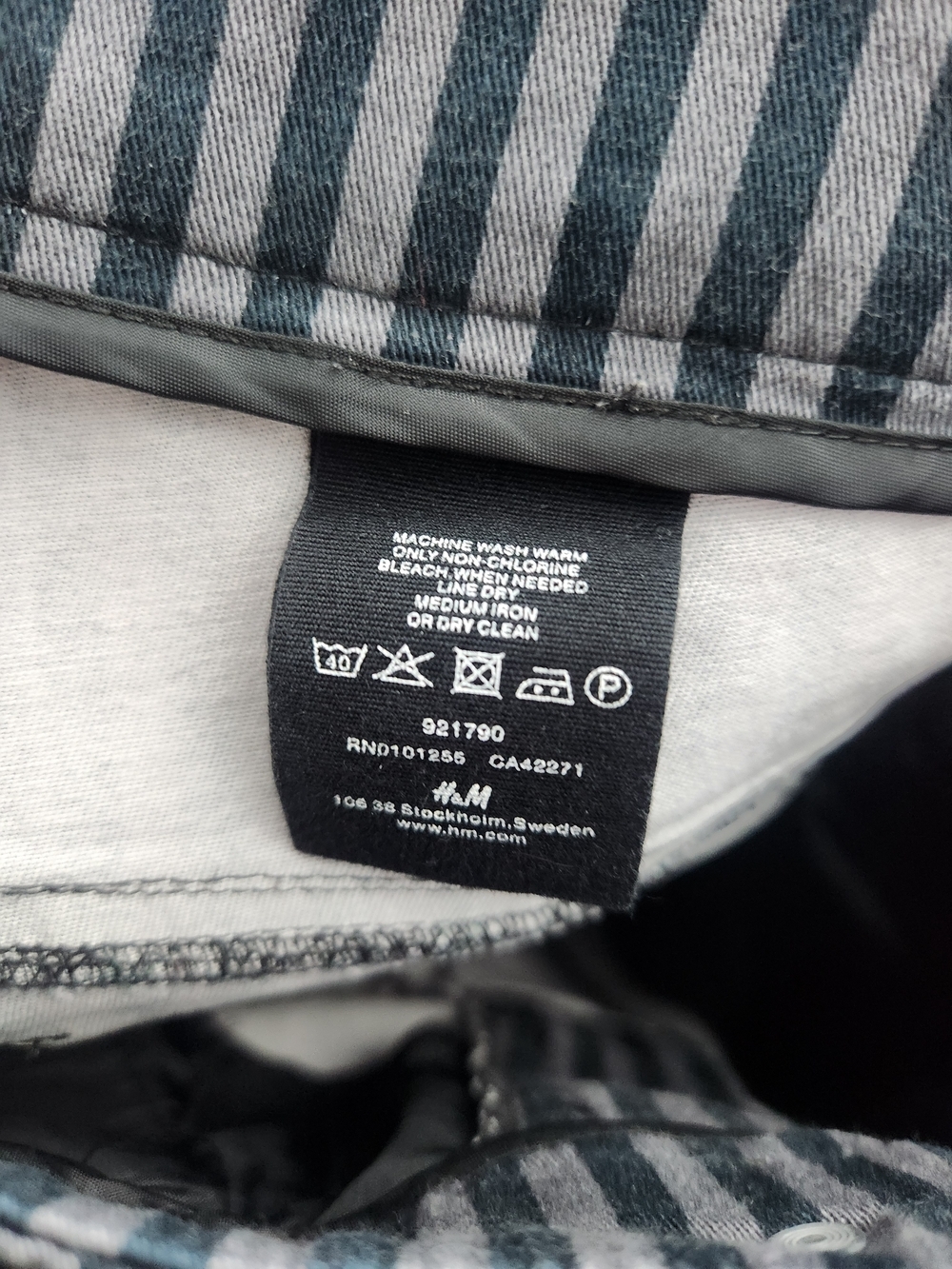 Divided Women's Black and Gray Pinstripe Skinny Jeans - Picture 5 of 5